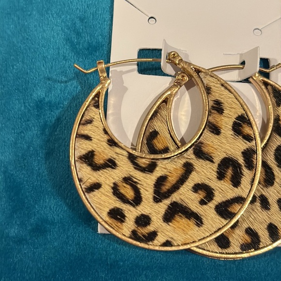🎉❤️ NEW Angelina Leather Leopard Earrings - Picture 2 of 5
